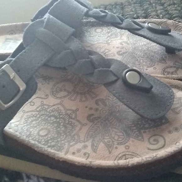 Muk Luk Grey-Blue Leather Paisley Sandal - Picture 5 of 6